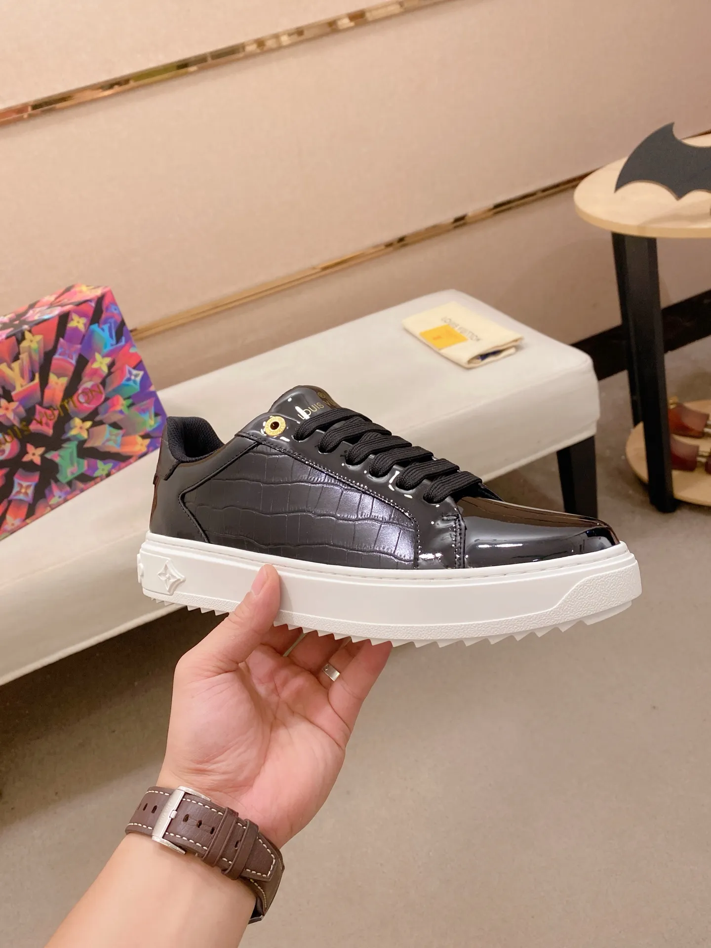 Men's shoes💰: 540💰(Niuli: full package) louis vuitton (Louis Vuitton/lv) top 🔍🔍 new models are on sale at the same time at the counter. The upper 🇮🇹 is imported from Italy, first-layer cowhide, and the lining is fully imported cowhide. 💪💪, completely 1⃣️ to 1 ⃣️Re-engraved🇮🇹💪💪, ⚠Sole: The original sole is specially provided by the original factory, the exclusive movable molded sole is super comfortable, ⚠The original factory follows the order, 🔍🔍high quality, you can enter and exit the counter at will, welcome to compare⚠. Code number:38-44